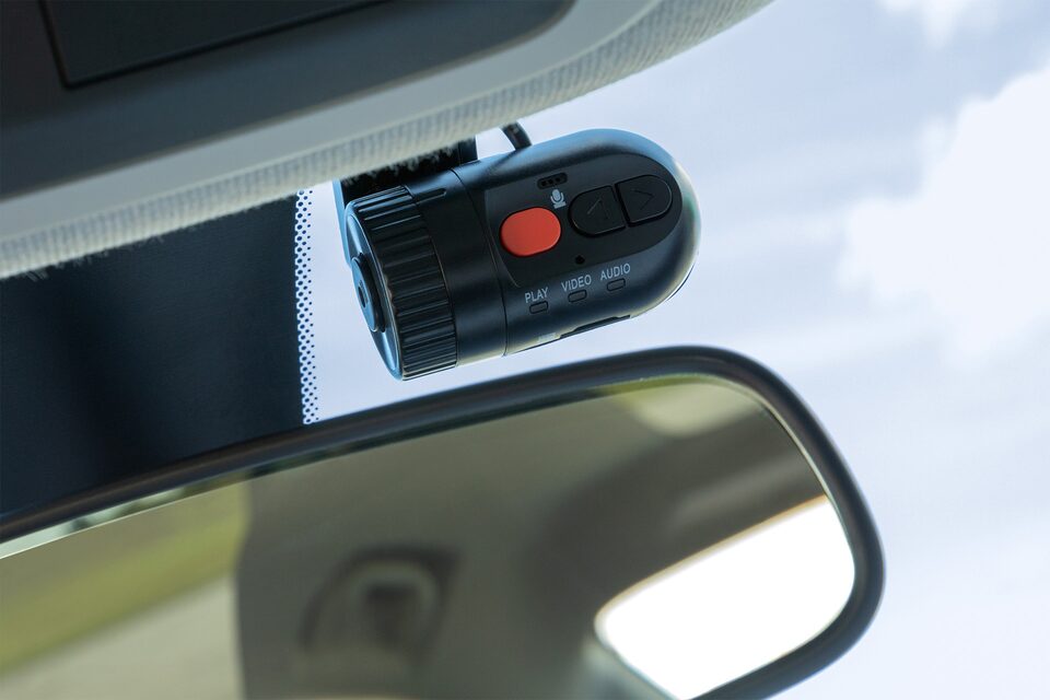 Chevrolet Onix Accesorios de Confort - Camara DVR Instalada Tabletop de tu Auto Moderno