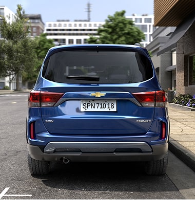 Vista trasera del Chevrolet Spin 2026, destaca por su seguridad y presencia familiar en cada trayecto urbano o de viaje.