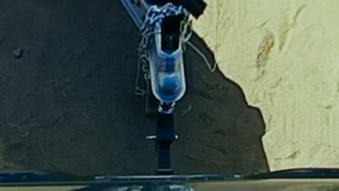 Cámara trasera de la Chevrolet Silverado enfocada en el enganche.