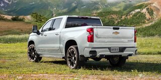 Chevrolet Silverado Z71 - detalle de parrilla y luces delanteras