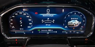 Chevrolet Silverado High Country - vista detenida en el campo