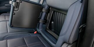  Chevrolet Silverado High Country - vista detenida en la laguna