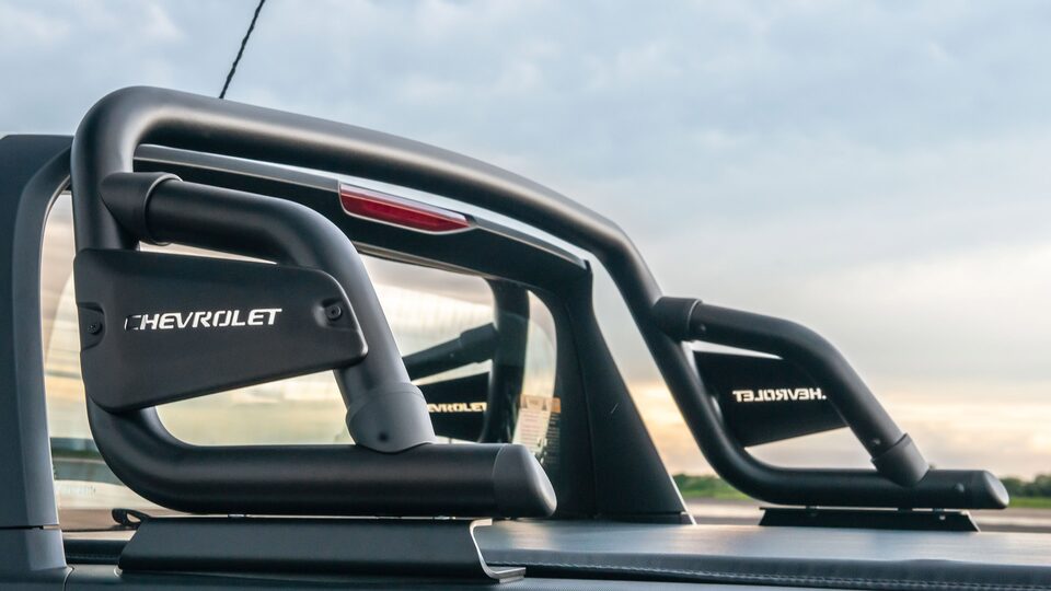 La barra antivuelco tubular negra mejora el aspecto de tu pick up Chevrolet Montana