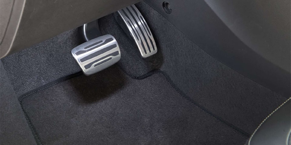 Chevrolet Montana Accesorios Confort Pedales deportivos MT/AT