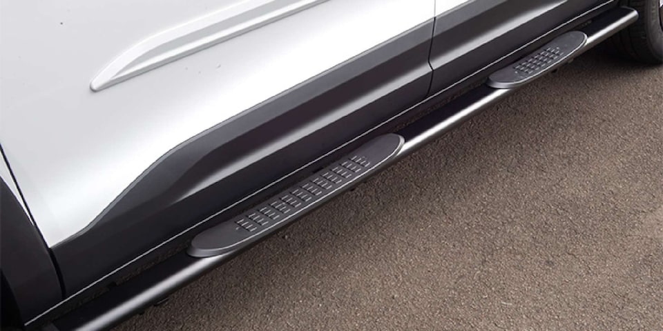 Chevrolet Montana Estribos laterales negros 