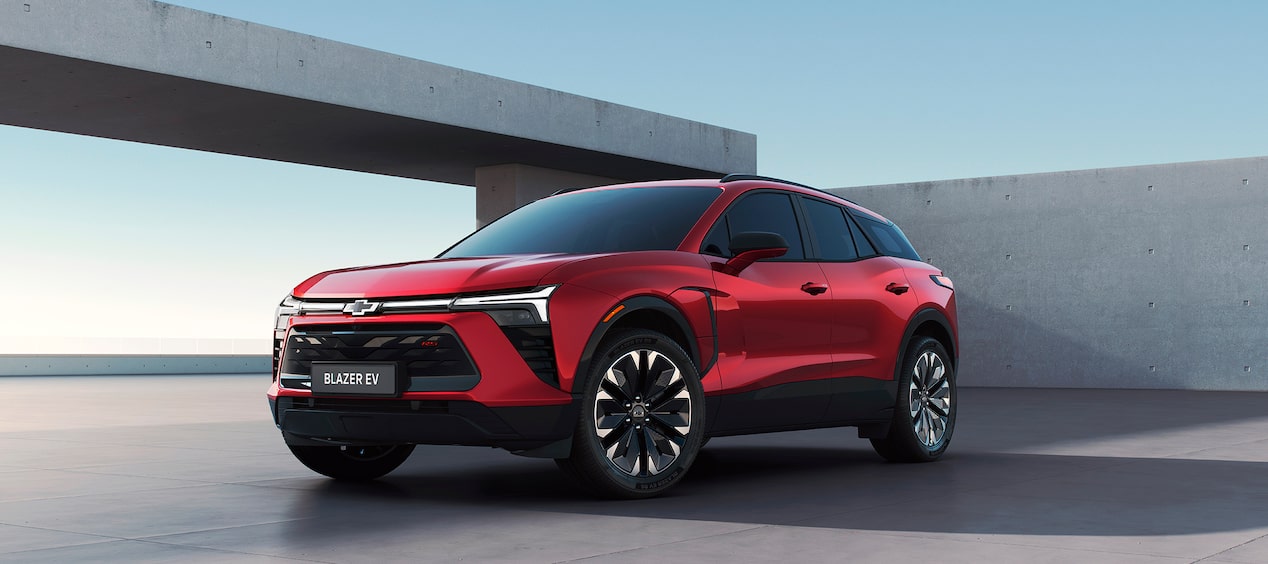 Banner com uma Blazer Elétrica parada na rua.