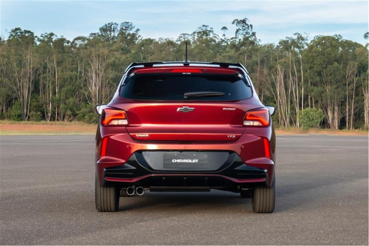 Imagem ambientada do Chevrolet Onix para ilustrar a página de acessórios originais Chevrolet desenvolvida para o respectivo modelo.