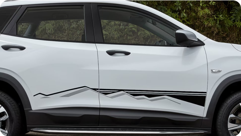 Imagem dos adesivos de porta da linha de acessórios originais Chevrolet para o Tracker 2026