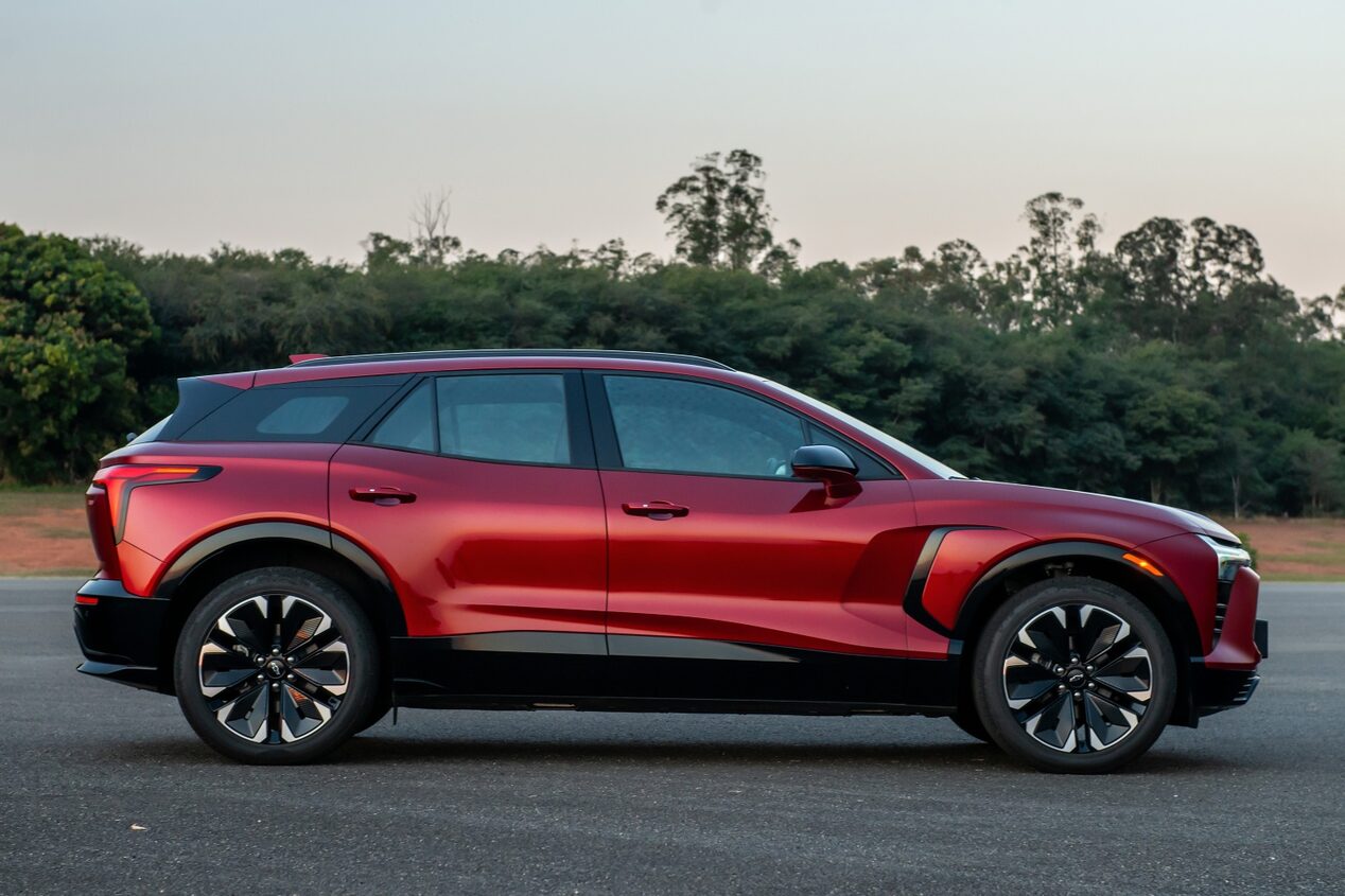 Lateral do Blazer EV