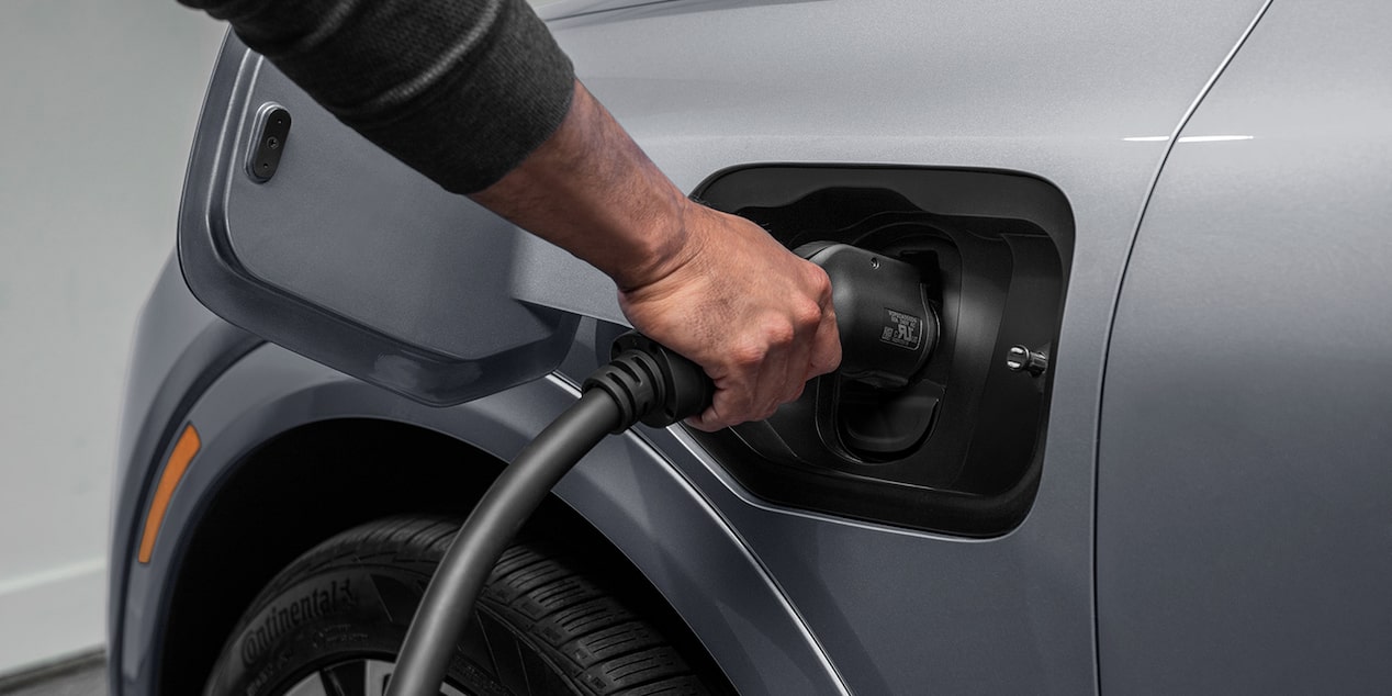 Equinox EV sendo carregada