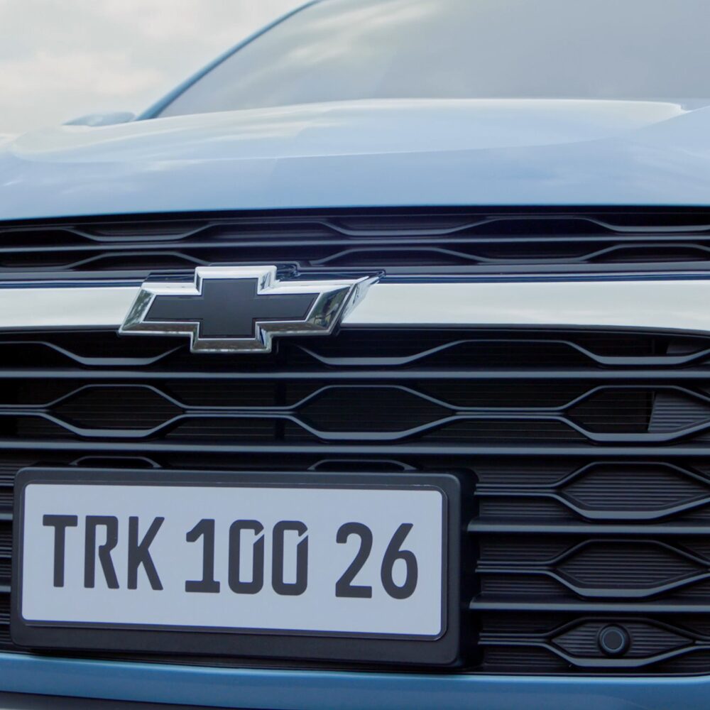 Frente Tracker 100 Anos é logo Chevrolet