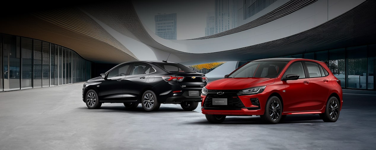 Masthead versão desktop para a LP sobre a correia banhada a óleo. Em ambiente urbano, vemos um Chevrolet Onix vermelho e um Chevrolet Onix Plus preto. No canto superior esquerdo, o texto: Correia banhada a óelo: a tecnologia da correia banhada a óleo explicada em detalhes