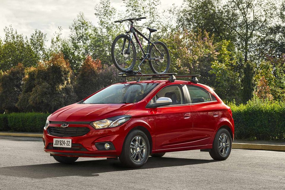 Lleva tu bicicleta a todas partes en tu carro Joy HB con el portabiciletas de techo originales de Chevrolet