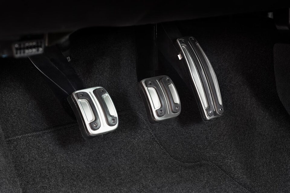 Mejora la conducción de tu Chevrolet Joy HatchBack con los pedales deportivos