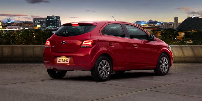 Vista trasera en ciudad del Chevrolet Joy Hatch Back