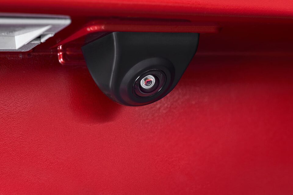 Descubre los accesorios de tecnología como la cámara de reversa para tu carro Chevrolet Joy Sedán