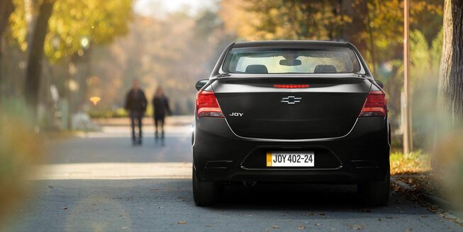 Vista trasera del Chevrolet Joy Sedán