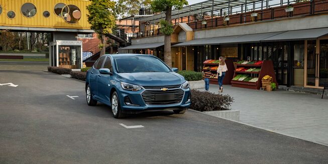 Chevrolet Onix Sedán Turbo - Lateral de tu Carro Deportivo