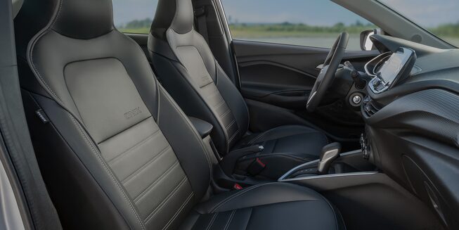 Chevrolet Onix Sedán Turbo - Asientos de tu Carro Deportivo
