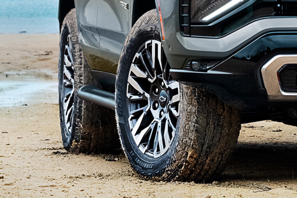 Chevrolet Tahoe 2025 - Detalle llantas traseras