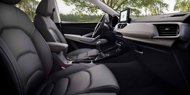 Chevrolet Captiva Turbo vista interior asientos delanteros