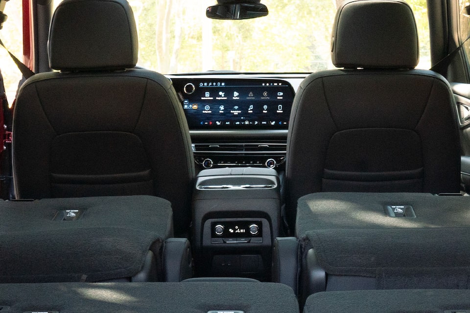 Chevrolet Traverse - Vista de asientos traseros plegados