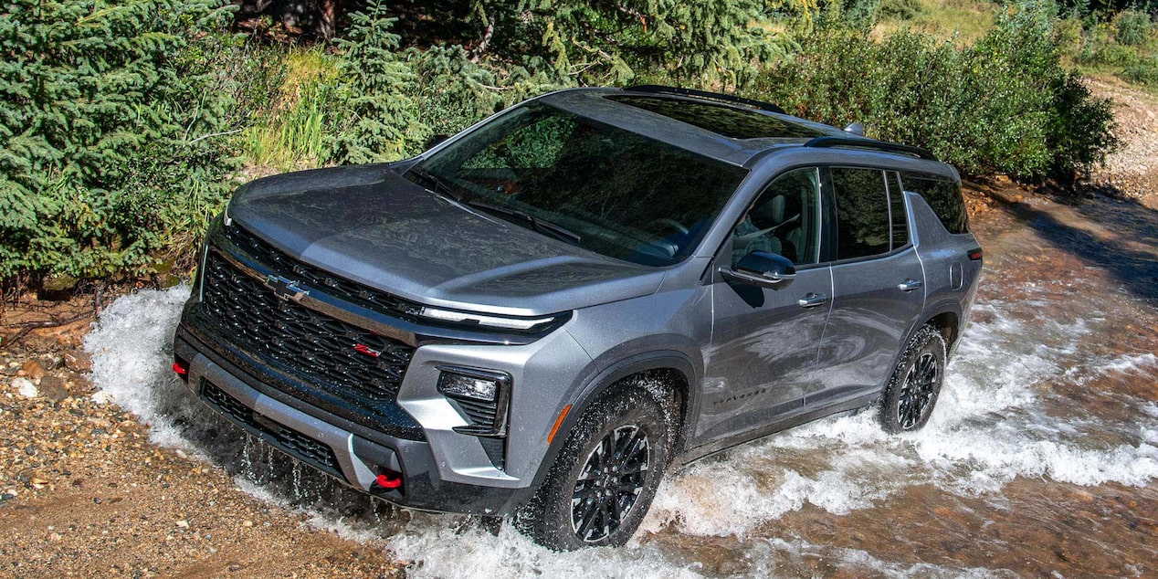 Chevrolet Traverse Z71 cruzando un río.