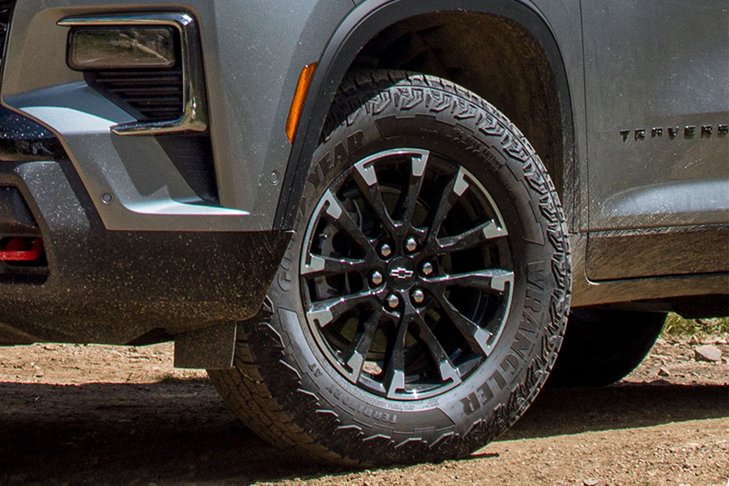 Vista en detalle del lateral frontal izquierdo de la Chevrolet Traverse Z71.