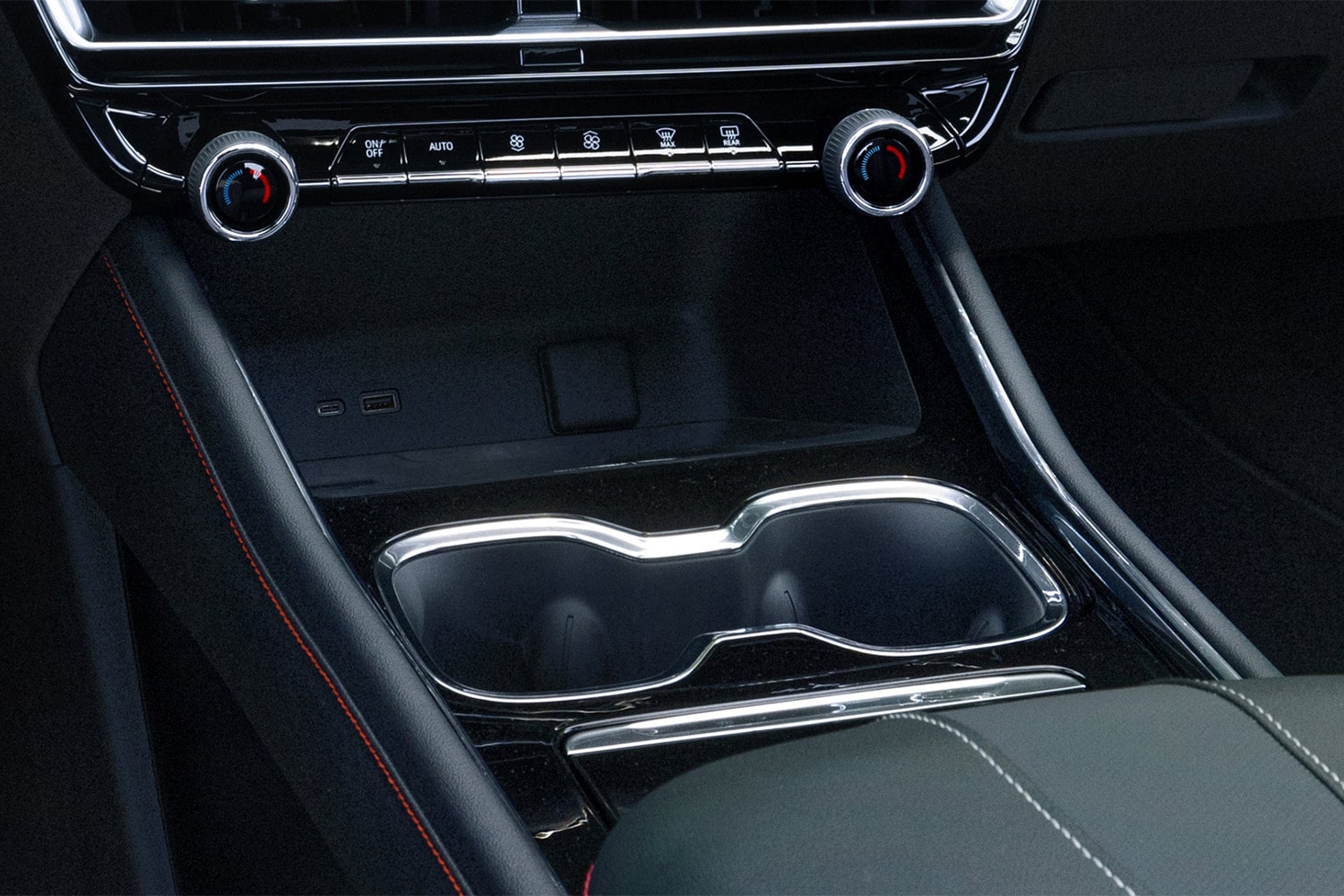 Vista en detalle del cargador inalámbrico de la Chevrolet Traverse Z71.