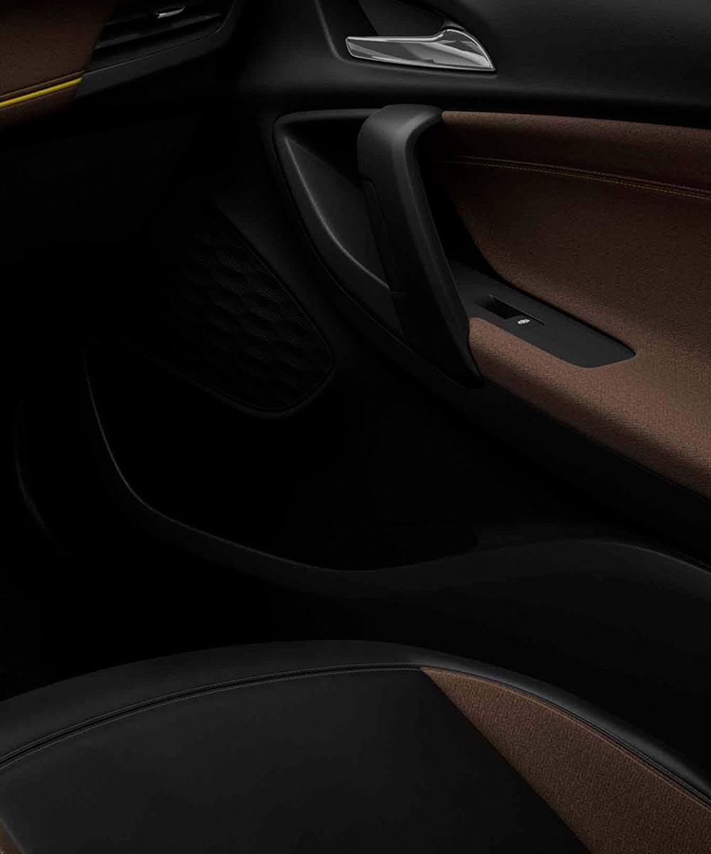 Interior moderno color Café de la Chevrolet Tracker.