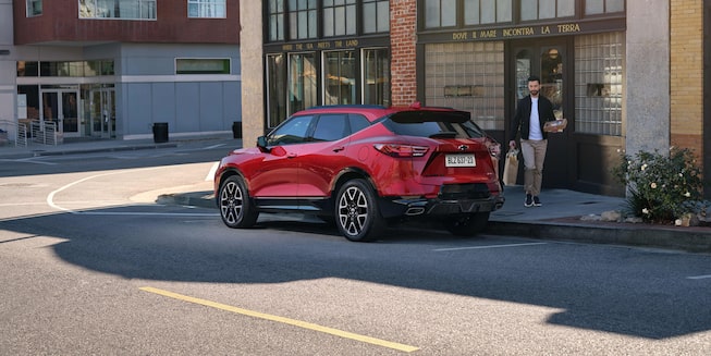 Vista exterior trasera de la camioneta Chevrolet Blazer RS