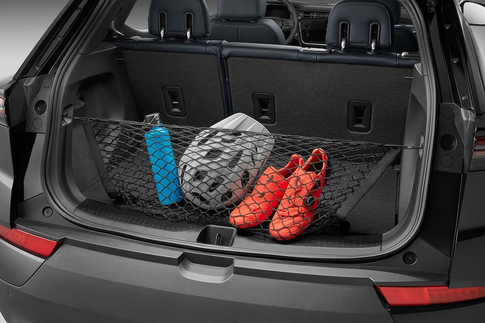Manten en orden el el maletero de  tu Chevrolet  Bolt EUV con la red de carga vertical