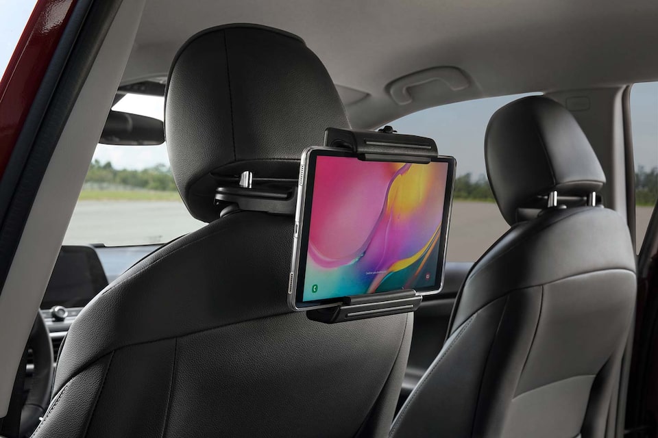 Manten entretenidos a los niños en tu Chevrolet Bolt EUV con el porta tablet para asiento trasero