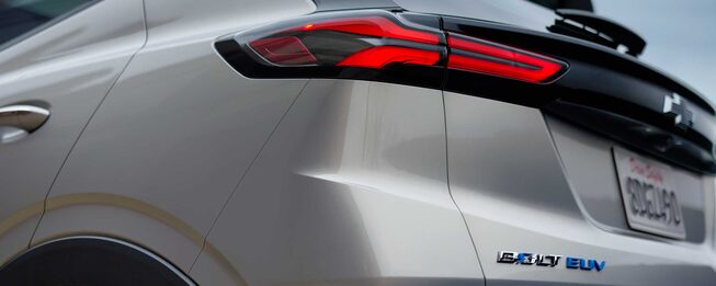 Vista posterior del nuevo vehículo eléctrico Chevrolet Bolt EUV