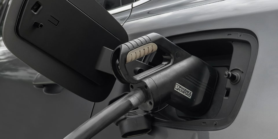 Vista cercana de la boca de carga de la Chevrolet Captiva EV.