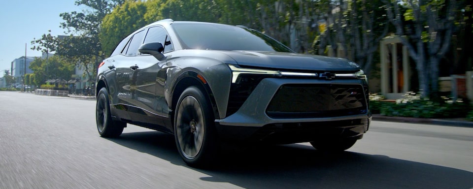 Chevrolet Blazer EV - Vista de frente en marcha