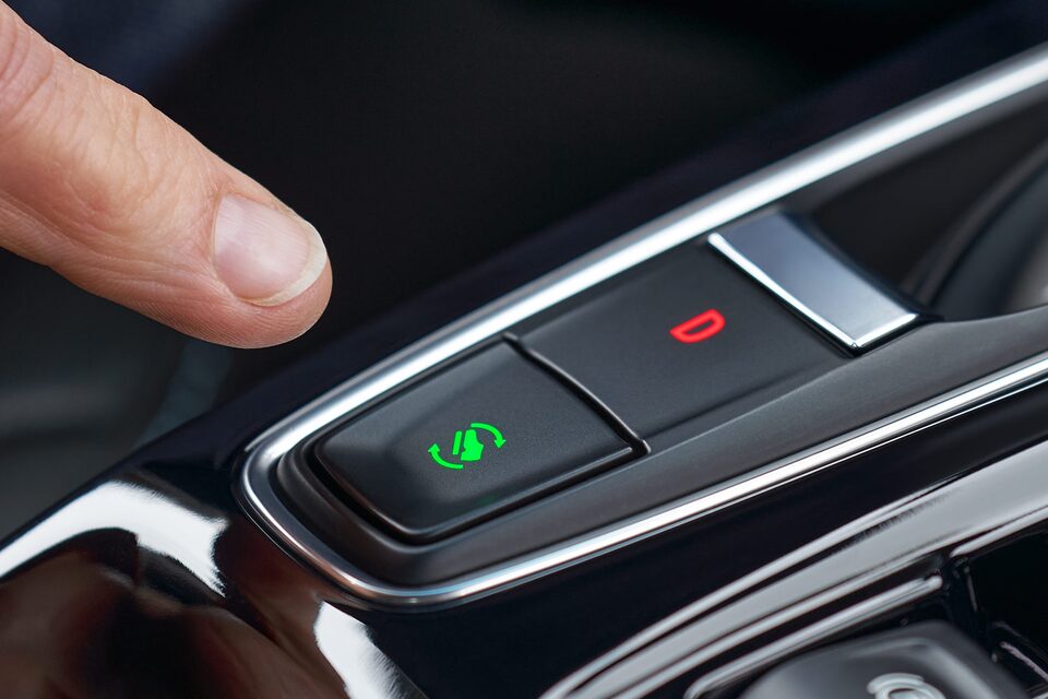 Los vehículos eléctricos Chevrolet generan energia al desacelerar con el inversor de potencia