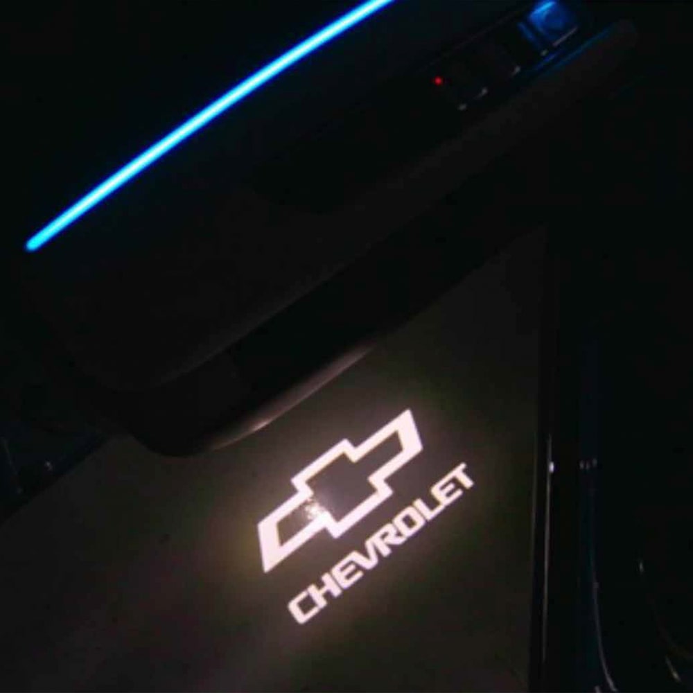 Vista en detalle del logo de bienvenida de Chevrolet del Spark EUV.