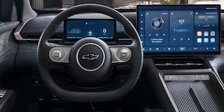 Vista del volante de la Chevrolet Captiva PHEV, además de los controles y la pantalla digital central.