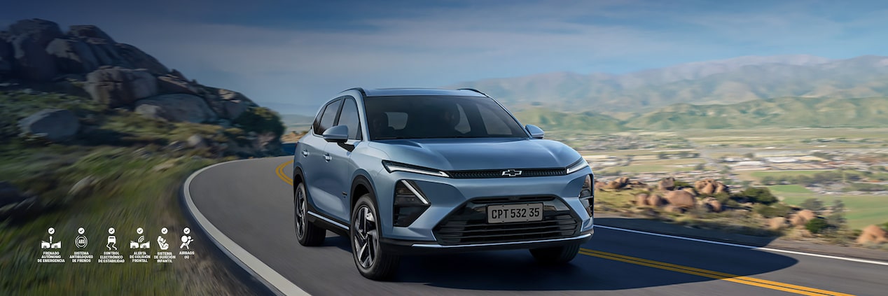 Nueva Chevrolet Captiva híbrida enchufable, circulando en carretera de montaña.