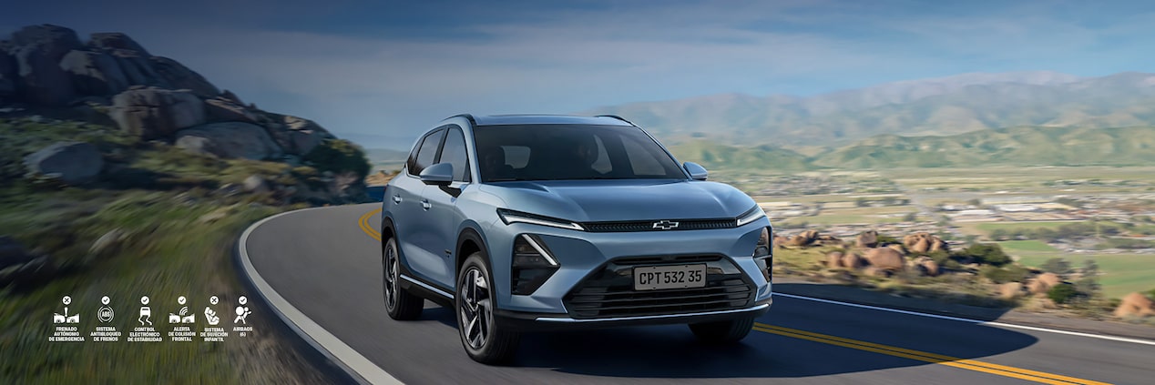Nueva Chevrolet Captiva híbrida enchufable, circulando  en carretera de montaña.