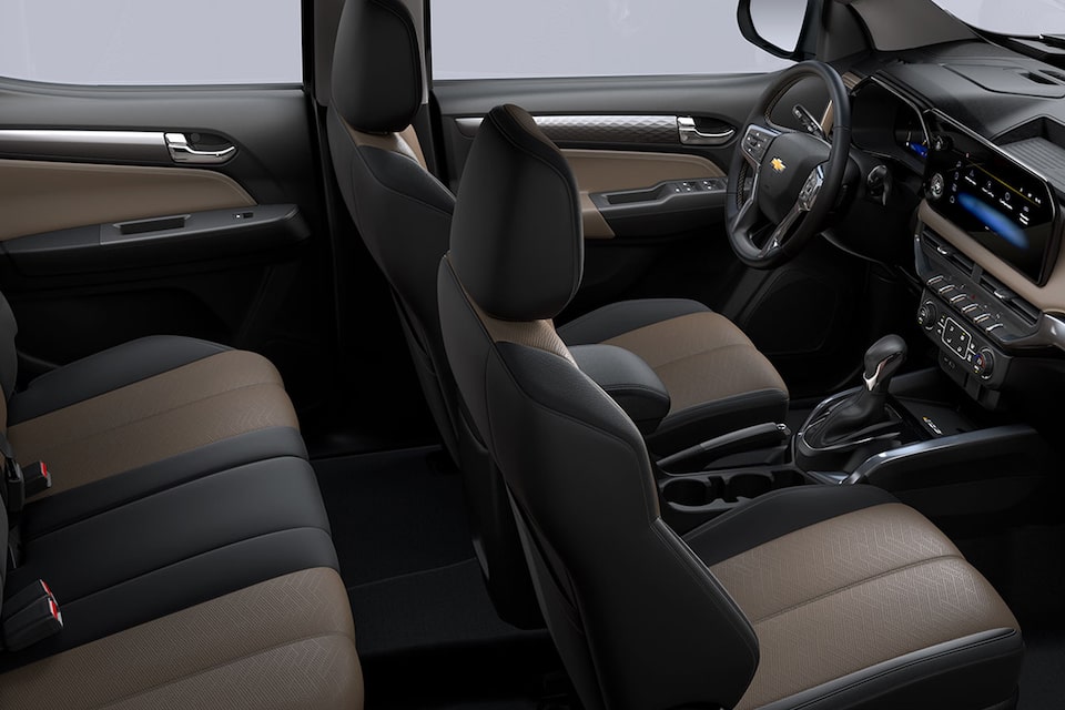 Vista completa del interior de la Chevrolet Colorado.