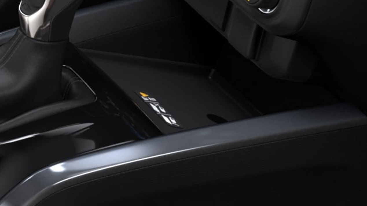 Vista en detalle del cargador inalambrico de la Chevrolet Colorado.