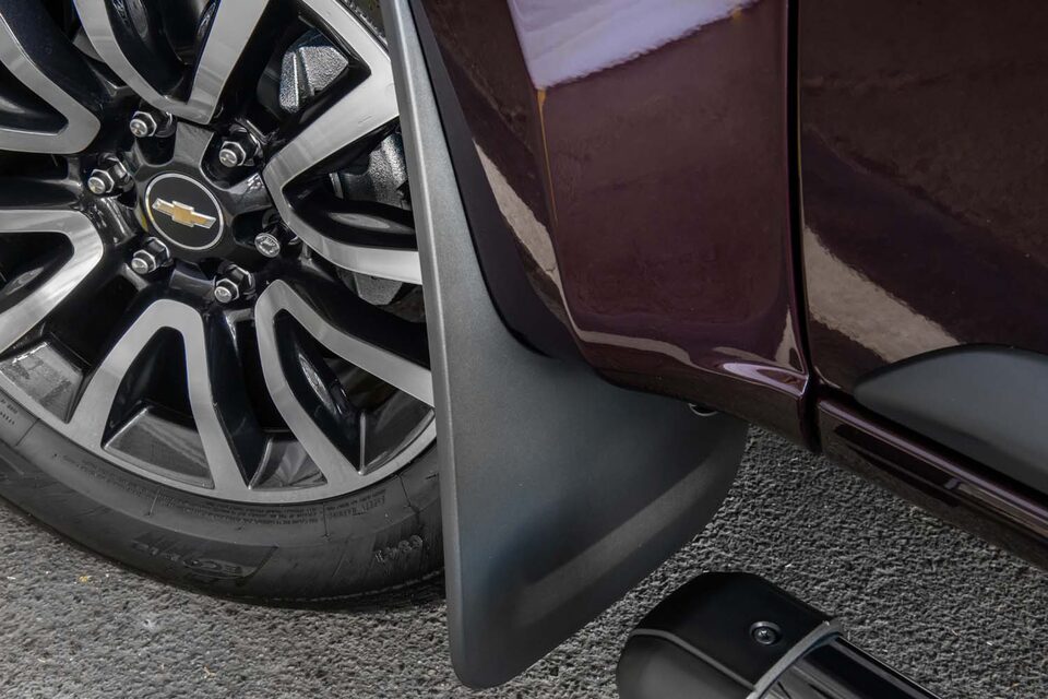Protege tu Chevrolet Colorado de salpicaduras con los guardabarros originales