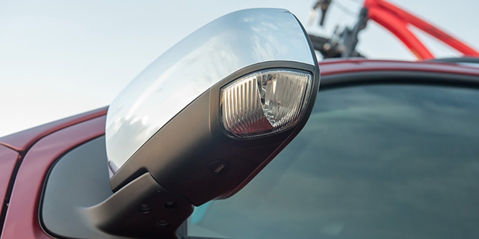 Pickup Chevrolet Colorado - Accesorio luces de bienvenida en espejos retrovisores