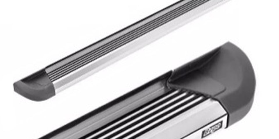 Pickup Chevrolet Colorado - Accesorio estribos de aluminio cromada con negro
