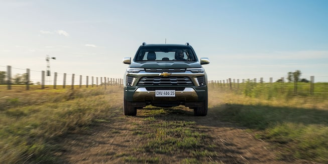 Vista frente pick up Chevrolet Colorado