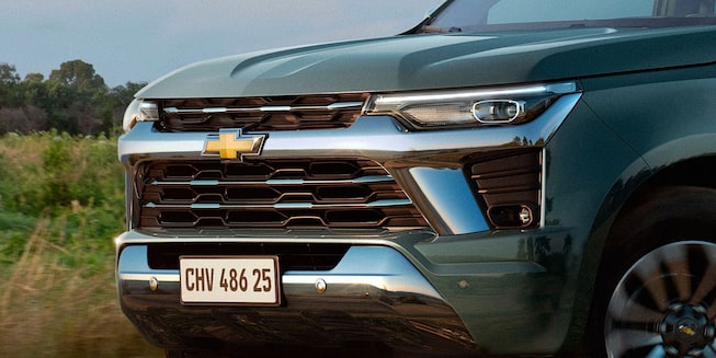 Vista parrilla y frente pick up Chevrolet Colorado