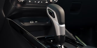 Vista cercana de la palanca de cambio de marcha de la Chevrolet Montana.