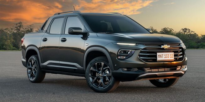 Vista frente lateral de la pick up Chevrolet Montana